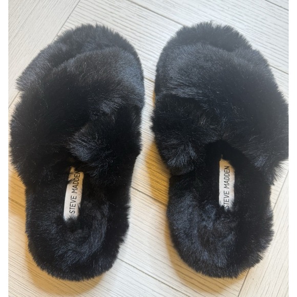 NWOT Steve Madden Black Fuzzy Open Toe Slippers. Sz M 7-8‎ - Picture 1 of 6